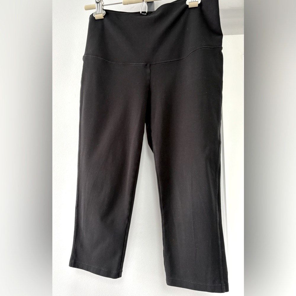 Thyme Maternity Black Capri Leggings